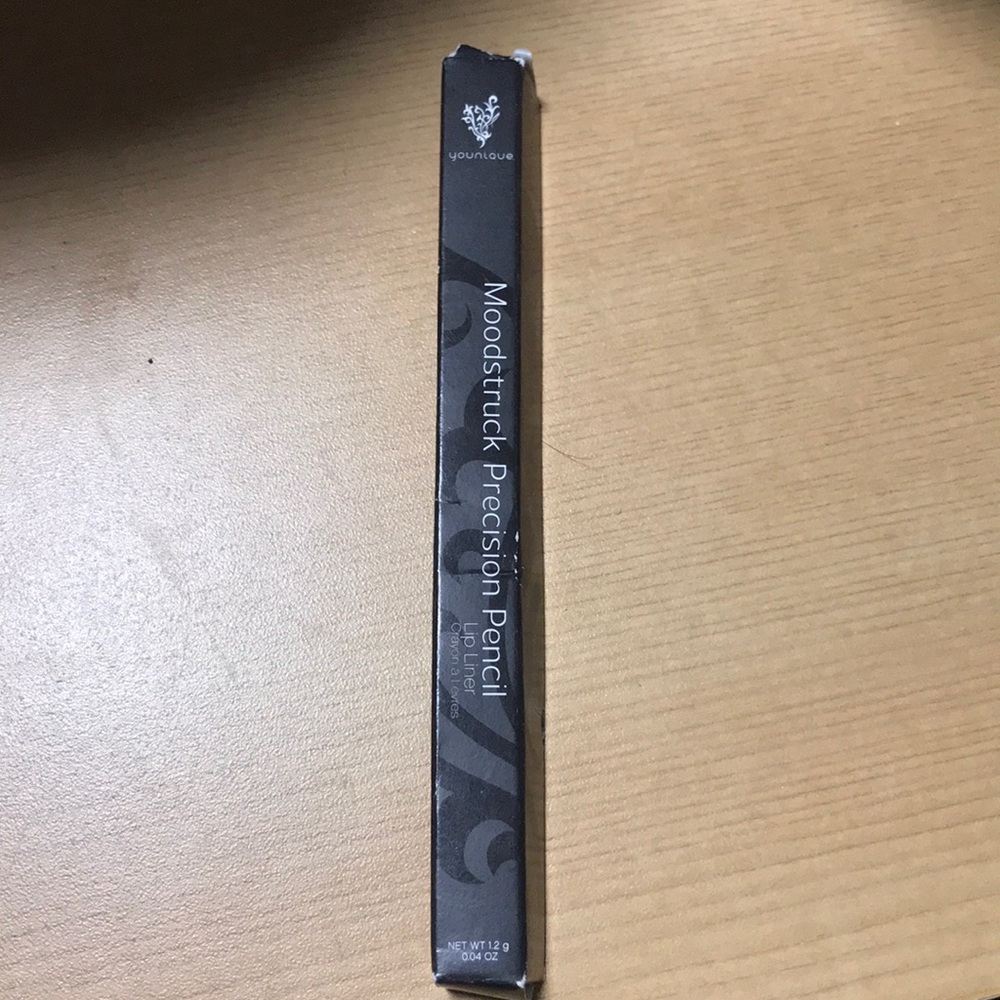 Younique Moodstruck precision pencil lip liner